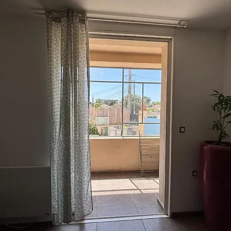 Bottom Of House Terrace Διαμέρισμα *